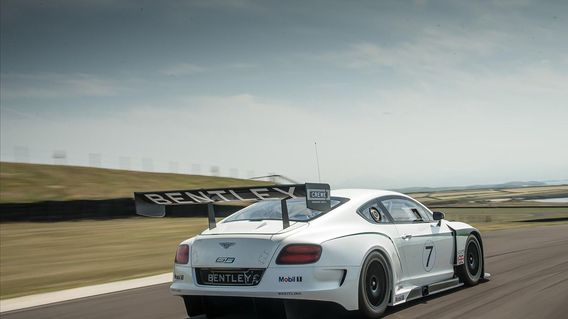 爱游戏官网-精彩抢断：防守战中的高光时刻，抢断是进攻还是防守