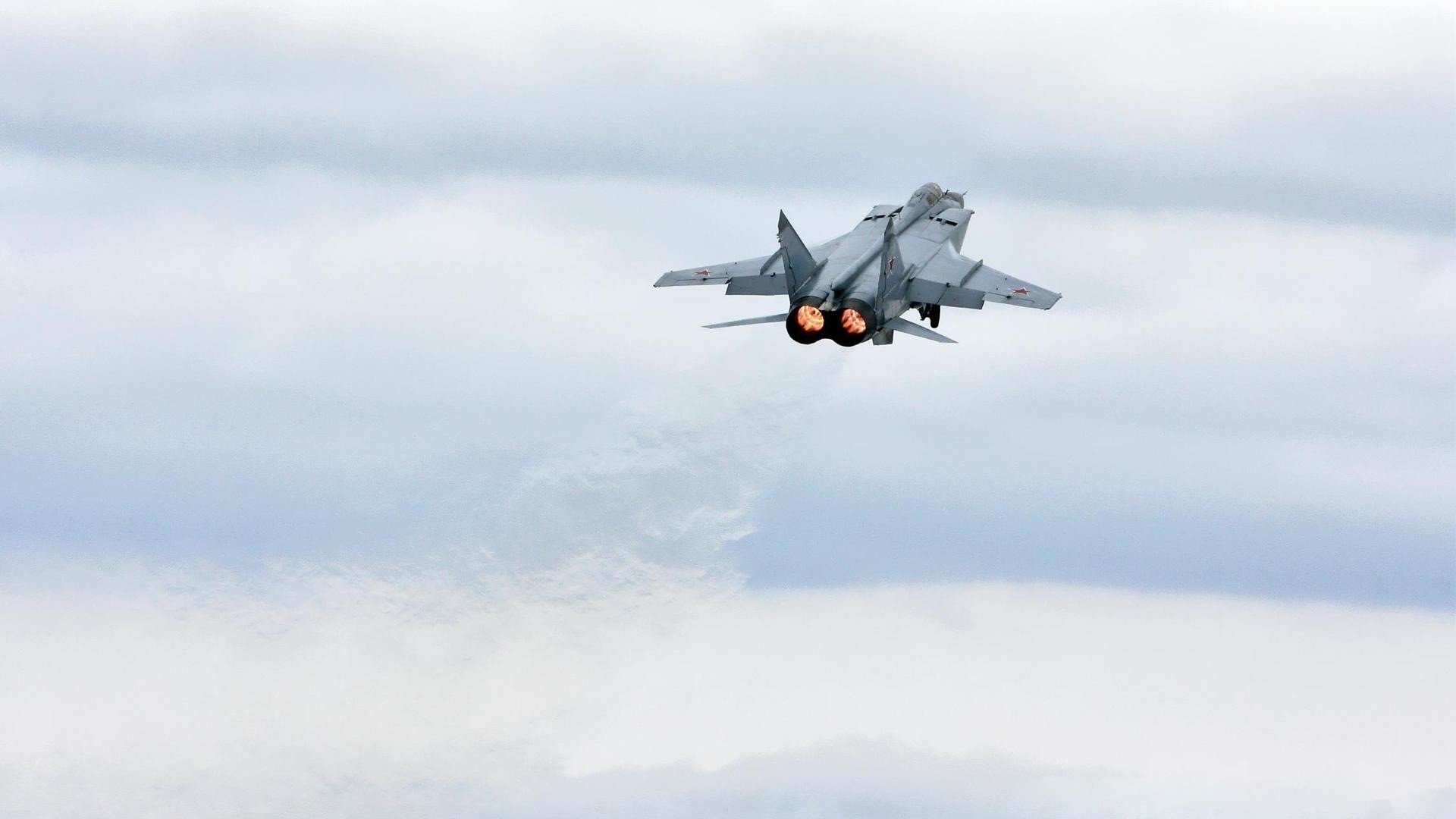 比利时马术协会与科技公司合作,开发虚拟现实训练平台,提升骑手技能。