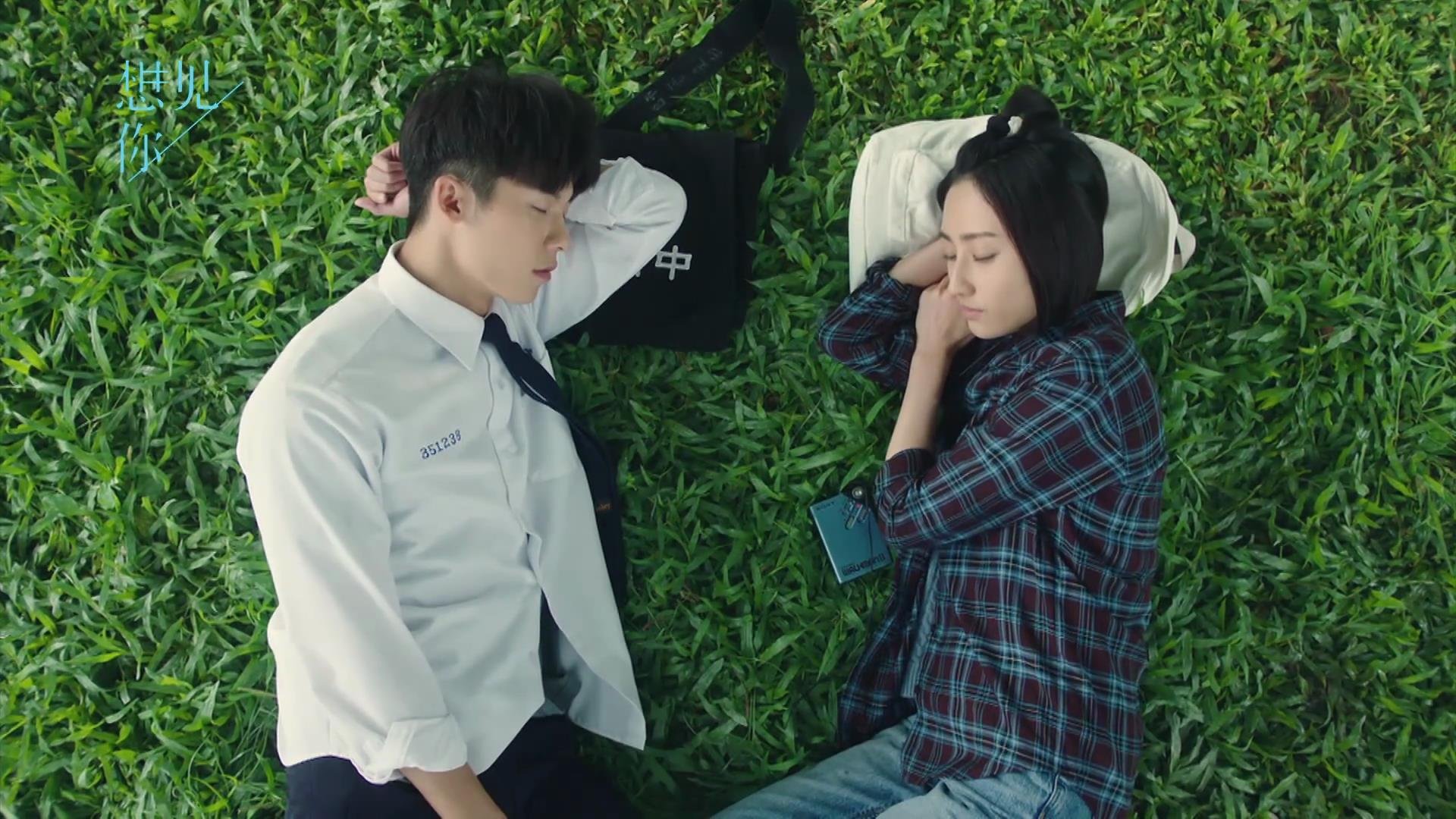 勇士后卫完成绝杀后队友热情拥抱,勇士组织后卫