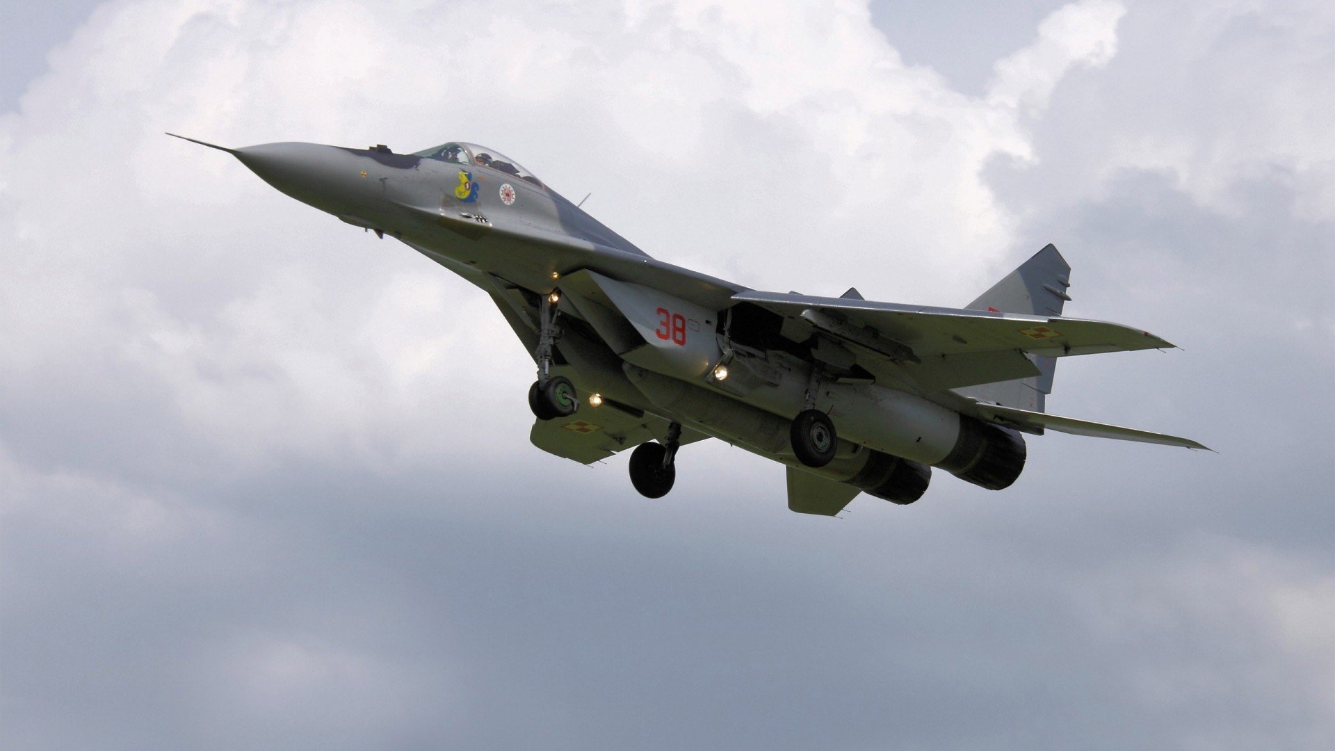 爱游戏平台-外援与本土球员之间的配合逐步趋于默契展现战术执行力，外援球队球员