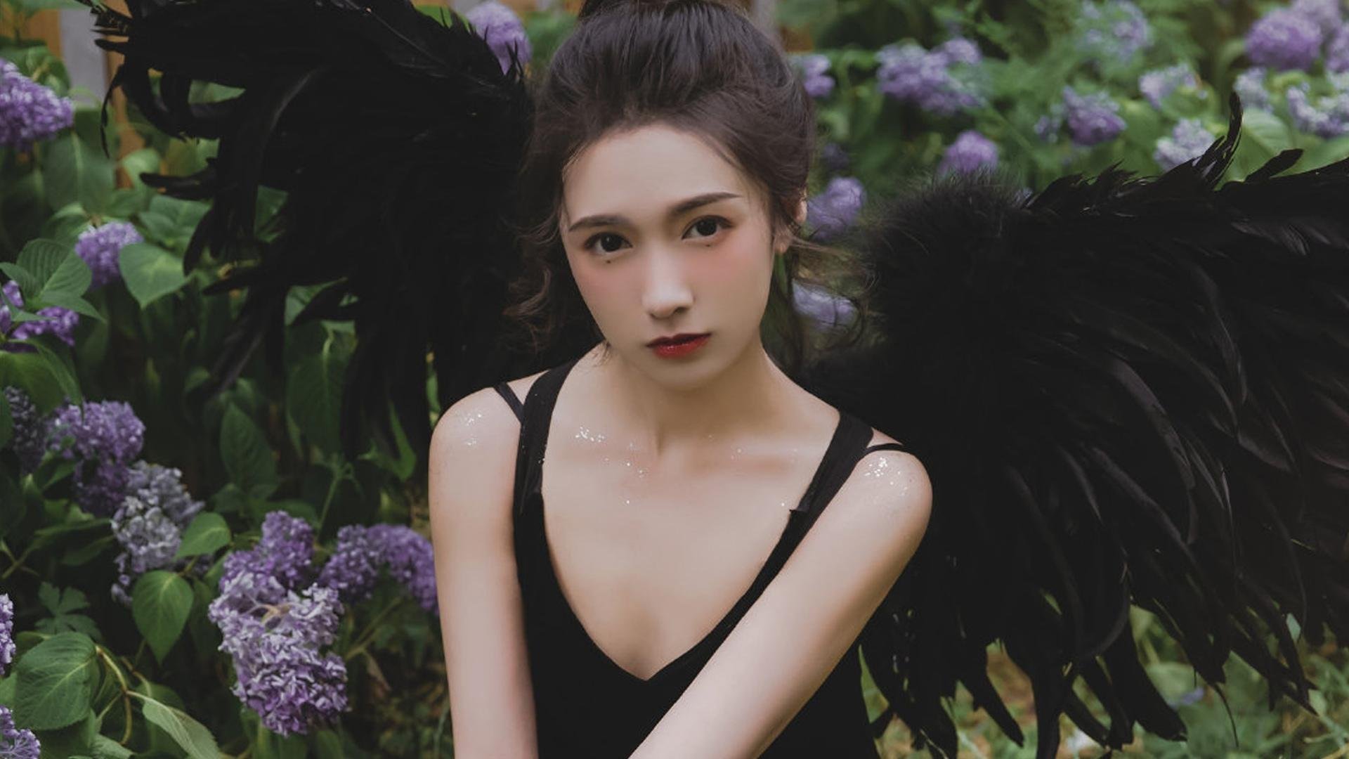 爱游戏体育APP下载-年轻跳水选手表现亮眼，未来可期，最年轻女子跳水冠军